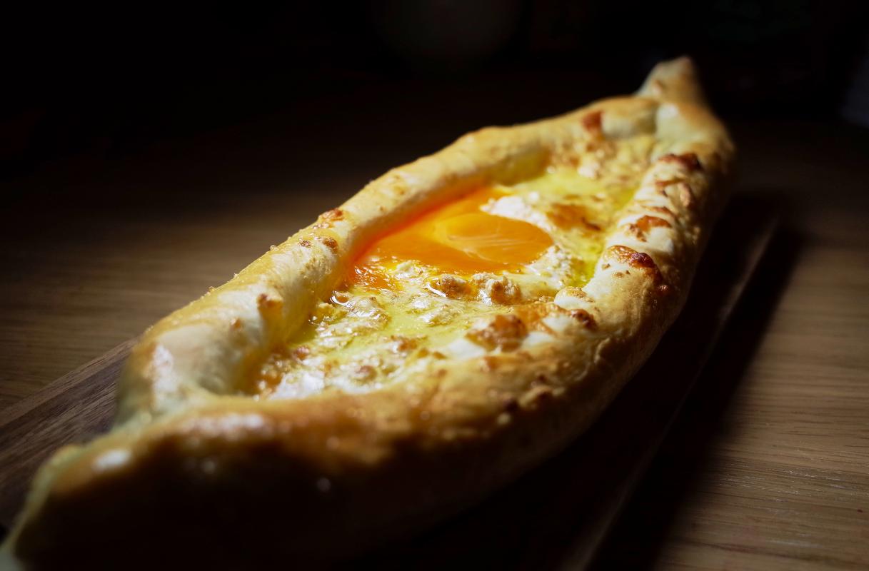 khachapuri in adjaruli